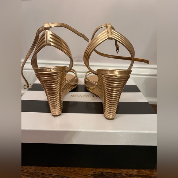 Aquazzura Rose Gold Patent Leather Sundance Wedge Sandals Size 39.5 - Picture 3 of 6